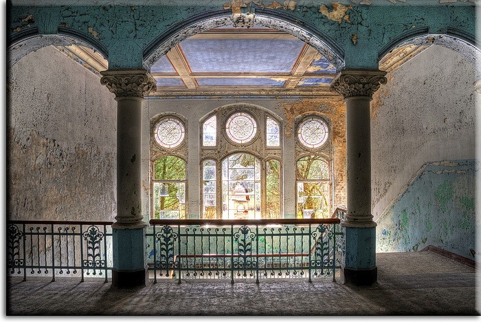 Grischka Georgiev Bilder - Die alte Villa  - Leinwandbild